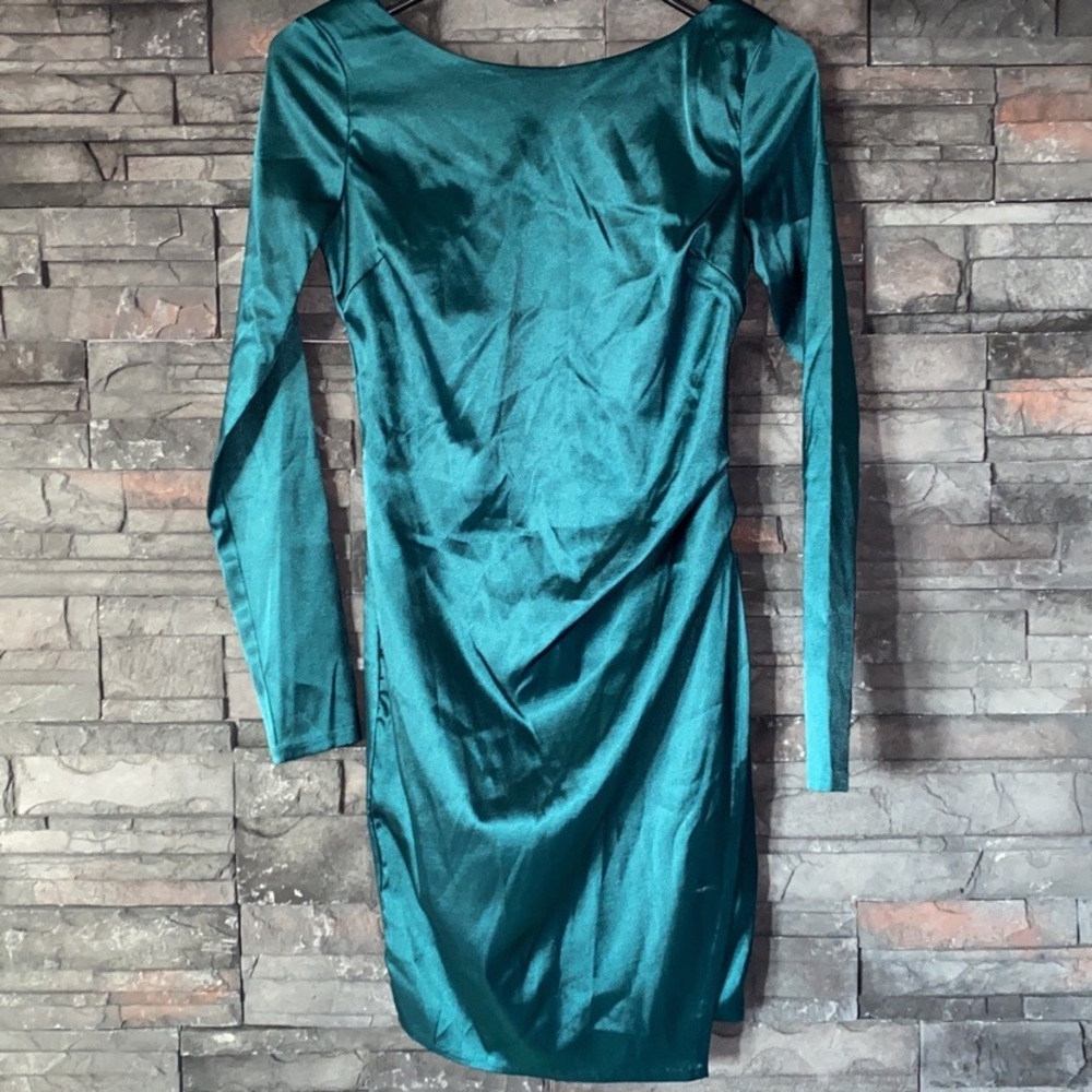 City Vibe Long Sleeve Bodycon Satin Green Dress Size 0